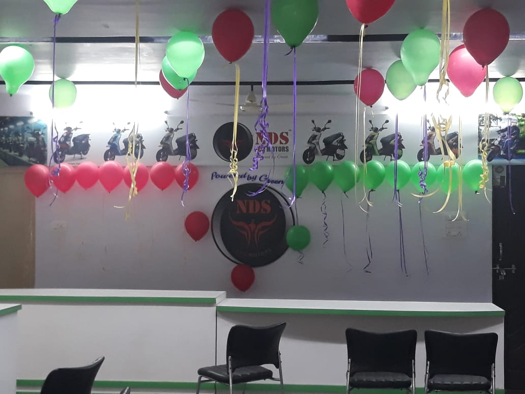 ndsecomotors's tweet photo. NDS Eco Motors @ Nandyal, Andhra Pradesh
#NDSLIO #ndsecomotors #happycustomer #greenIndia #gogreen #electricmobility #costeffective #lithiumionbattery #electricscooteroftheyear https://t.co/umF1z6ed2j