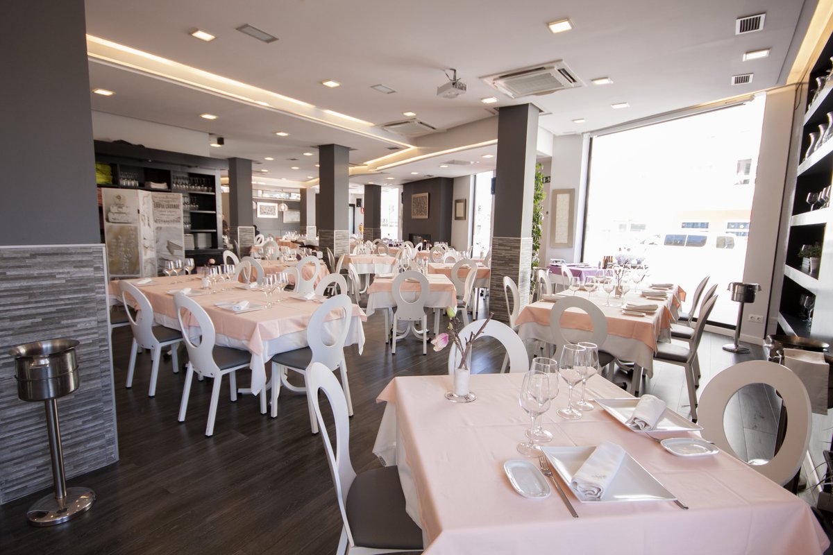 ¿Velada especial a la vista? ¿Tienes que organizar un evento próximo y aún no sabes dónde lo celebrarás? Llámanos, cuéntanos cuál es tu idea y te ayudaremos a hacerla realidad en nuestro #Restaurante.😊
#LaAguja #LasTablas

📞 911 704 425
👉bit.ly/LaAgujaReservas