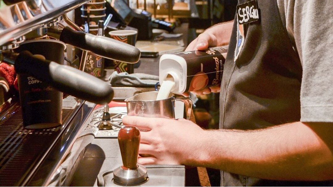 TucanoCoffee's tweet photo. Our barista love coffee, their work and ... there’s a lot more they would love to tell you about while preparing you a flavored cup full of energy!💚☕️

Photo credit @tucanocoffeedominicana https://t.co/YmxnY4pgoI