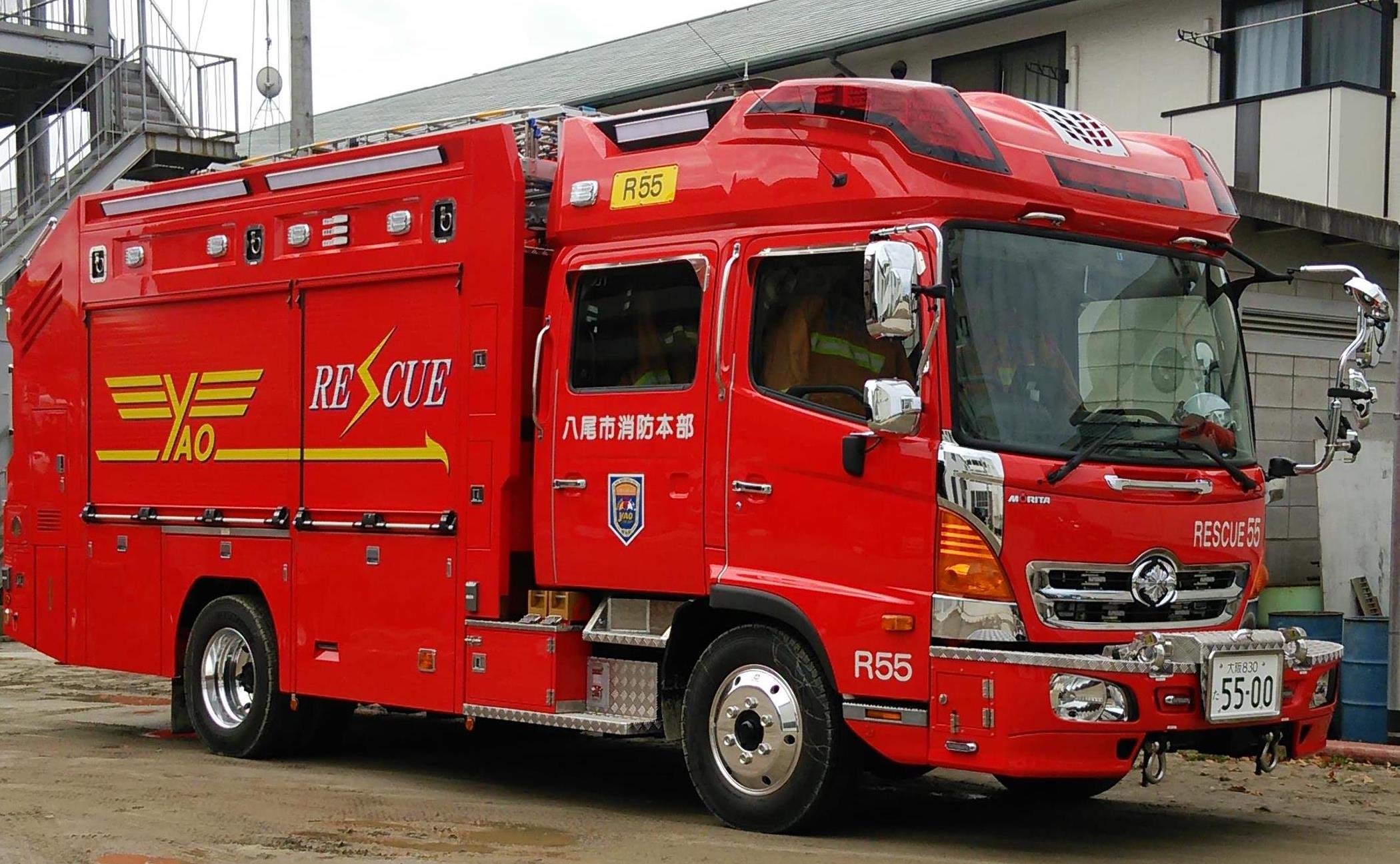 金ちゃん 大阪特殊車体工業 だいたい完成した感じの八尾消防レッドアーマー救助工作車 依頼品だから細かく細かくしていたらなかなかキリが無い感じになってしまったけど 明日細部やって完成だな トミカ改造 消防車 救助工作車 消防車