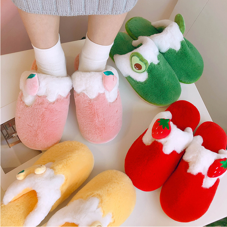 Wear_Blossom's tweet photo. [RT추첨]

🍓달콤한 과즙 후르츠 실내화🍑

겨울에 따뜻하게 신기 좋은 털실내화에요! 복실한 원단의 높은 보온성으로 집, 학교 학원, 회사 등 어디에서나 착용하기 딱이랍니다🔥

뽕실하고 통통한 과일이 사랑스러움을 더해주어요🥰

사이트 https://t.co/67gv7Q4OhJ
블로그 https://t.co/q4upquY74b https://t.co/g7sZKexsyp