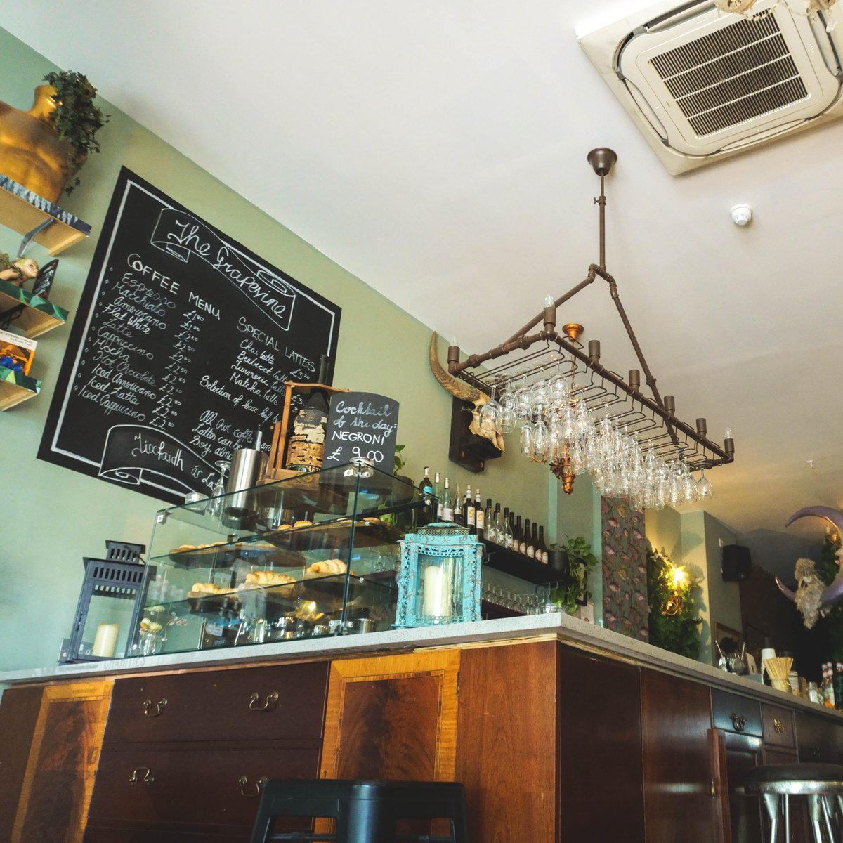 A cute and cosy coffee shop to chill with a book or to work on your creative projects 💫
.⁣
.⁣
.⁣
#Shoreditch #coffee #shoreditchlondon #shoreditchhighstreet #shoreditchlife #london #toplondonrestaurants #londonfood