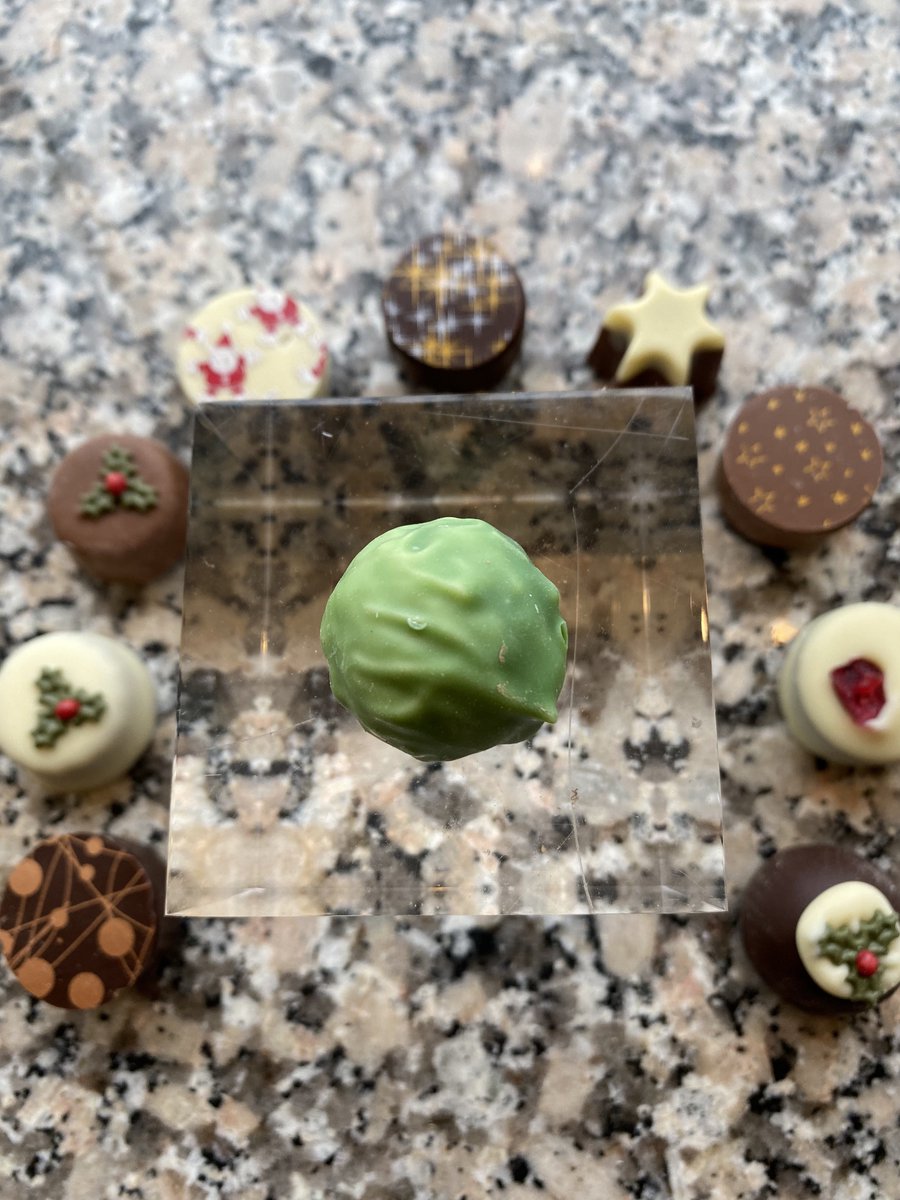 Mochachocshop's tweet image. The chocolate sprouts are in the cabinet ready to put in your chocolate boxes or in a little bag as a treat for yourself! This year they’re chocolate orange flavour! 
#mocharichmond #mochachocolateshop #mochachocolates #chocolatesprout #whitechocolate #chocolateorange #christmas