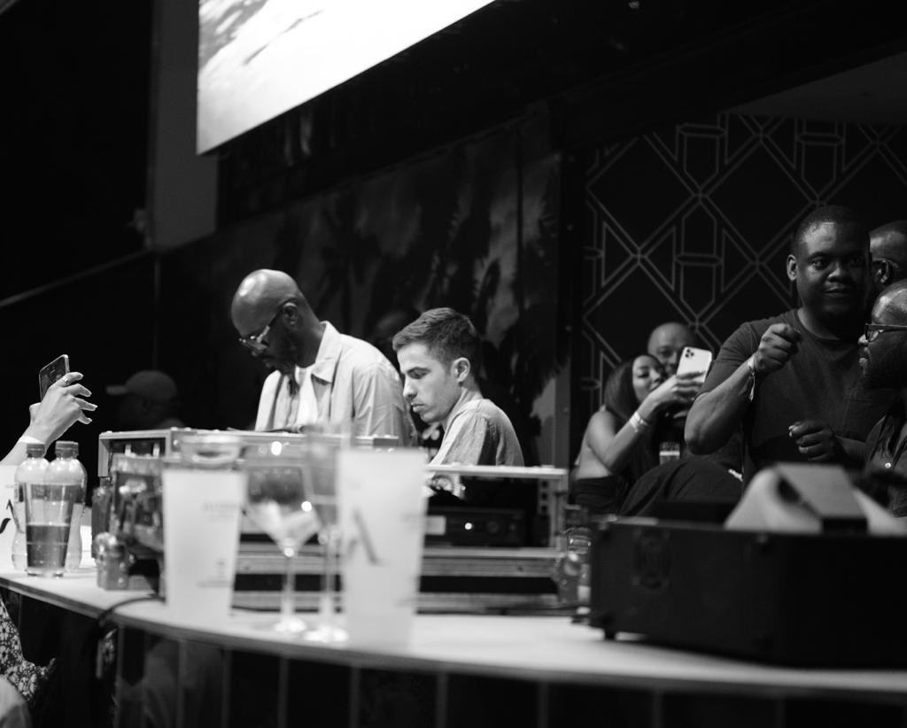 JULLiAN_GOMES's tweet image. I play music to escape this world, my only hope is that you escape with me. #SlowPoison #AfricaIsNotAJungle