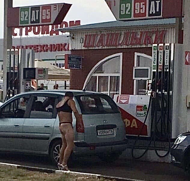 Résultats de recherche d'images pour « Russian Gas Station Offers Free Fuel to Anyone in Bikini »