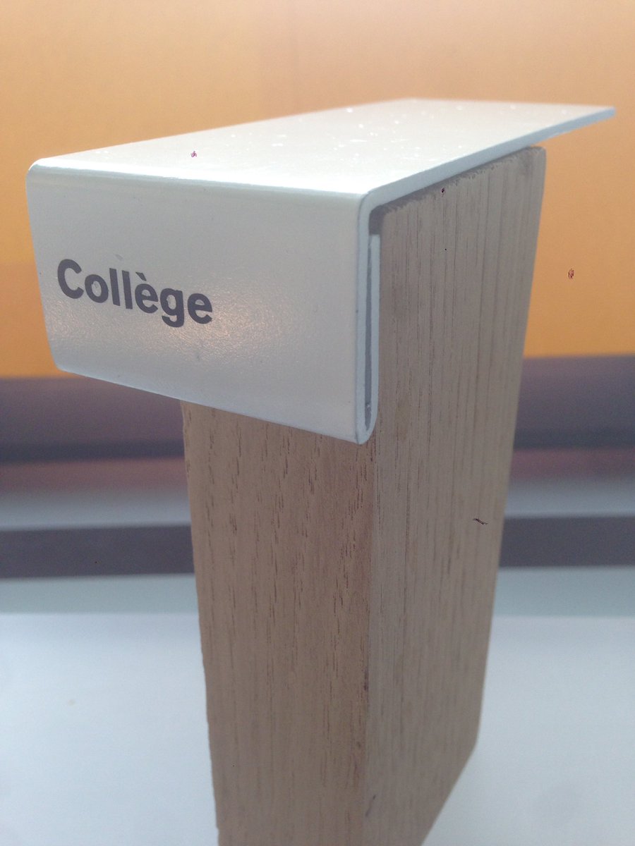 Didier Saco On Twitter Scenarisation De La Mediatheque De La Ville De Harnes Pas De Calais Signaletique Etageres Detail 380 Pieces