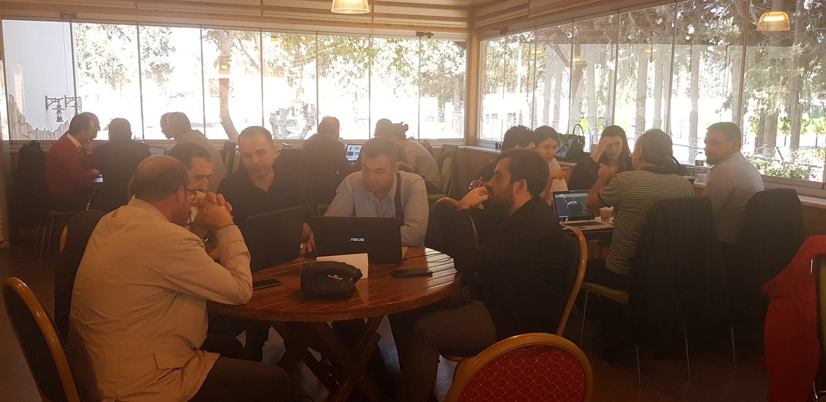 izmireba's tweet photo. #EbaMeslekLisesiCalistayi öğretmenlerimizin branşları ve meslek lisesi dersleri için öneri çalışmalarıyla devam ediyor. https://t.co/3w0g16OTRn