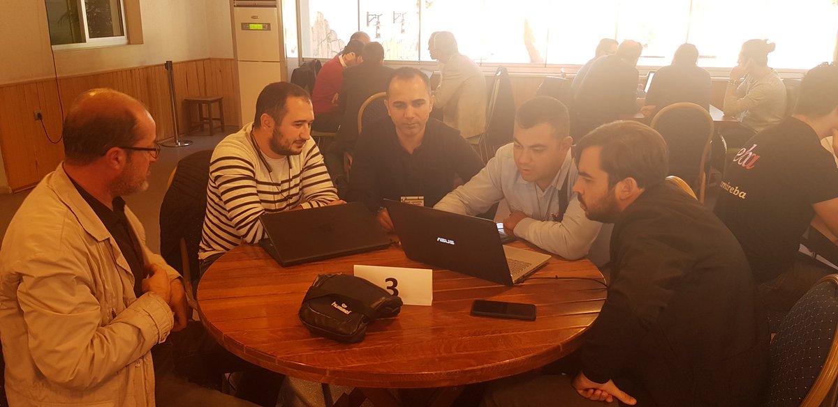 izmireba's tweet photo. #EbaMeslekLisesiCalistayi öğretmenlerimizin branşları ve meslek lisesi dersleri için öneri çalışmalarıyla devam ediyor. https://t.co/3w0g16OTRn