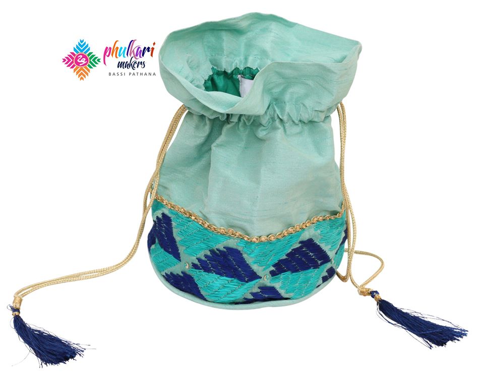 MBCT_Trust's tweet image. Beautiful hand embroidered #potlies for all winter festival and weddings around the corner #PMBP #PhulkariMakers made by a rural woman artisan.
Available in various color and size options.
For any query please contact: + 91 9779392651.
E: pmbp.mbct2005@gmail.com
#PhulkariMakers