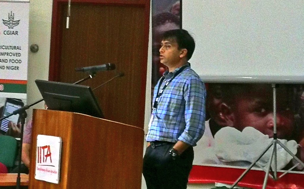 🇳🇬🌿 Invasive Pests 🌿🇳🇬

Lava Kumar explains the challenge we face in Africa from invasive Pests &amp; Disease. The Germplasm Health Unit of #IITA comes to the rescue by minimising risks of pathogen/pest spread &amp; supporting the healthy exchange of vital improved varieties
#IITAR4D19