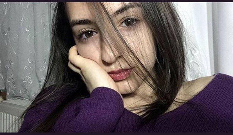 El bebek büyüt
Yeme yedir.
Tek umudun kızının okuması mutlu olması olsun.
Sonra bir katil gelsin onu bıçakla kessin!
Ana yüreği dayanır mı?
Kızlar!
Haluk abinizin tavsiyesi!
Sevgilinizde en ufak bir şiddet eğilimi gördüğünüzde uzaklaşın kaçın! Lanet okuyun sevgiye.
#guledacankel