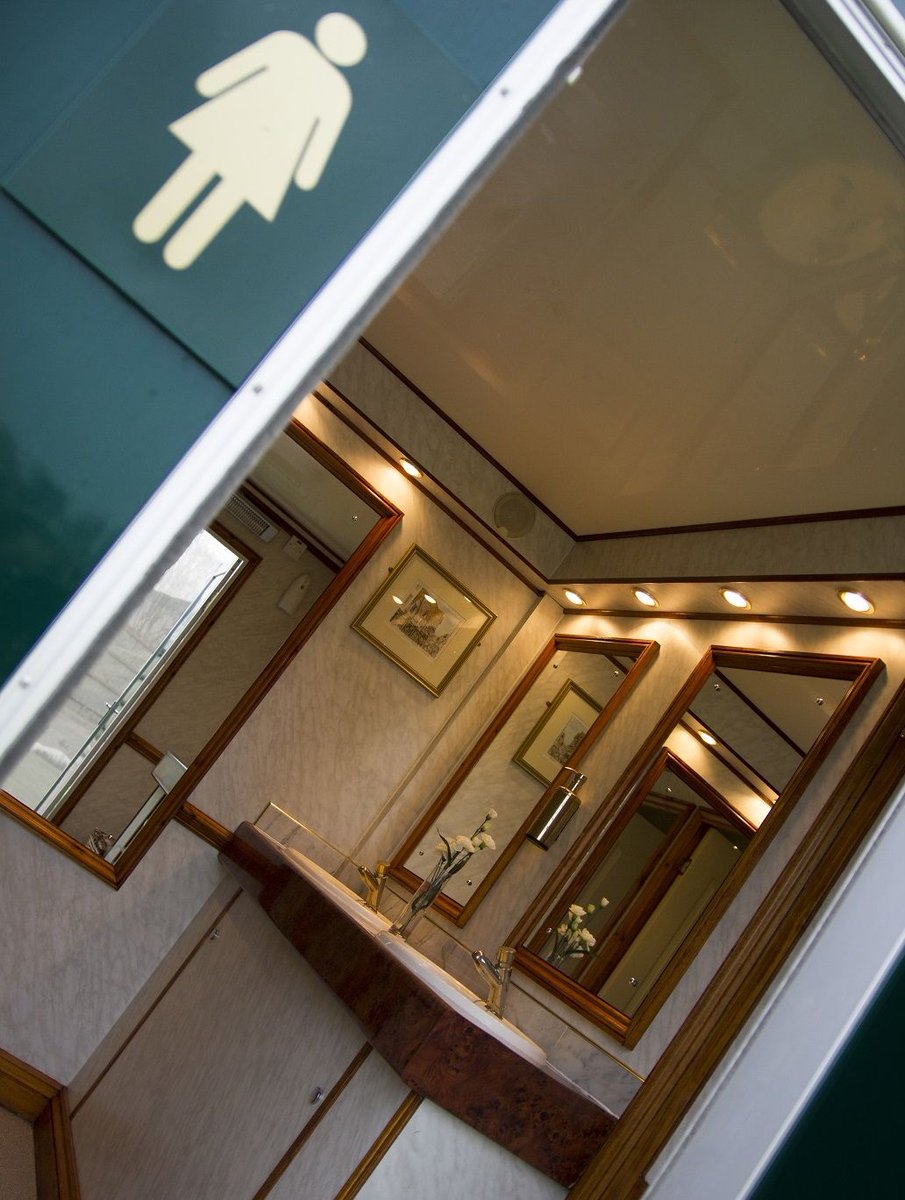 AceLiftawayLtd's tweet image. We have availability for Christmas Events if you're looking for some luxury VIP units. Sparkle up one of your dos with one of our loos! #christmas #party #luxuryloo #specialevent