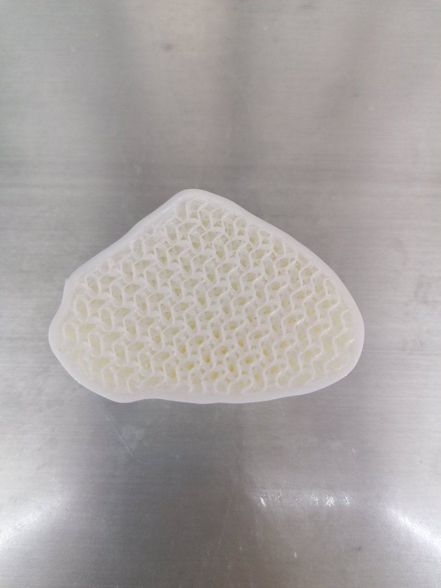 3d_maranon's tweet photo. Testing different printing parameters to simulate bone tissue. Here we can see a 3D model with a thick shell and a gyroid infill that will be tested for sawing.

Work by the Marañón FabLab Team: @rupermac @calvoharo_ja @diegotrap @luciagds @laurafloresBM https://t.co/rUxlsBFKew
