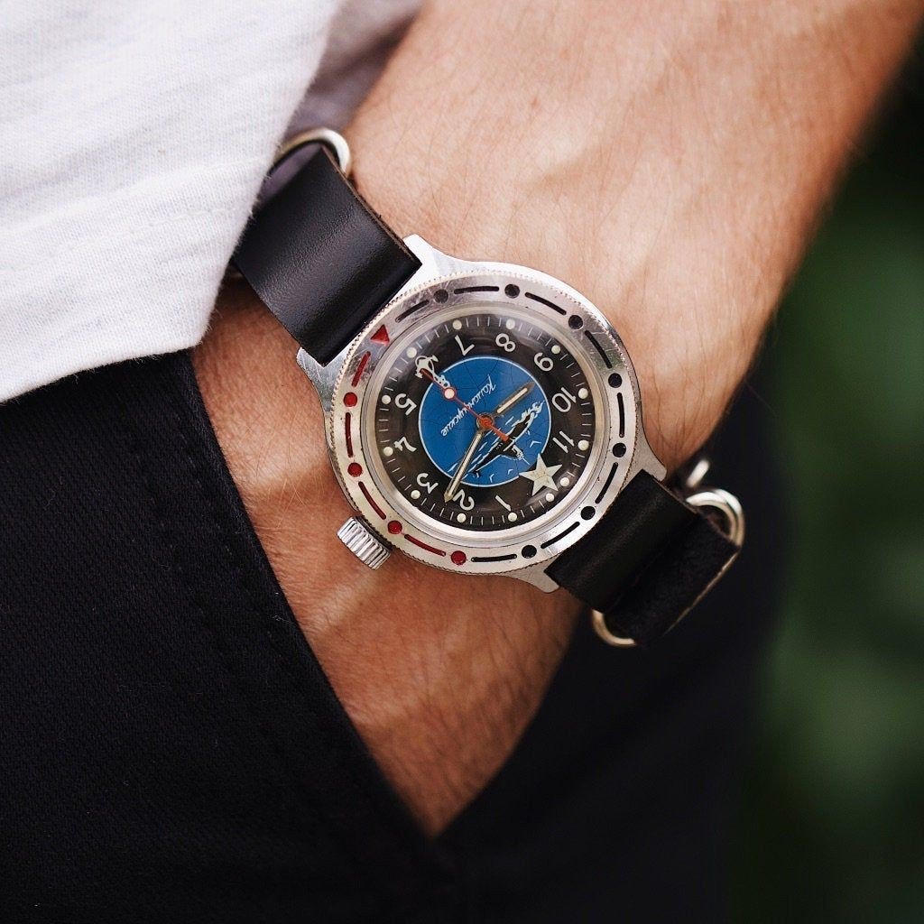 AdvantaW's tweet image. ✈️ Бесплатная доставка по всему миру
🏤 Срок доставки 2-8 дня
💳 Оплата Visa, Mastercard и пррчее
--------
⁉️ Всё вопросы в личку
--------
whkoper.ru
--------
С 2005 года занимается реставрацией и полным восстановлением винтажных наручных часов