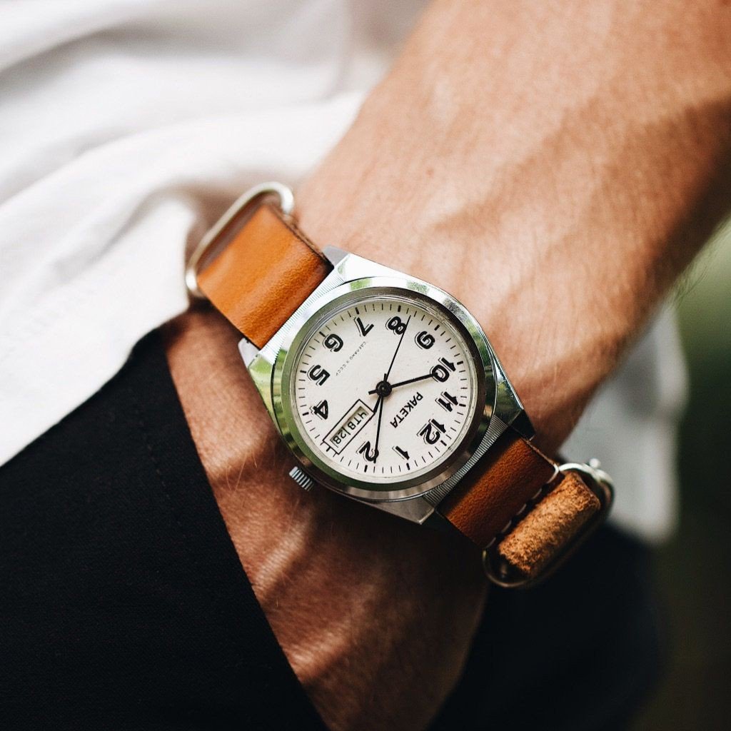 AdvantaW's tweet image. ✈️ Бесплатная доставка по всему миру
🏤 Срок доставки 2-8 дня
💳 Оплата Visa, Mastercard и пррчее
--------
⁉️ Всё вопросы в личку
--------
whkoper.ru
--------
С 2005 года занимается реставрацией и полным восстановлением винтажных наручных часов