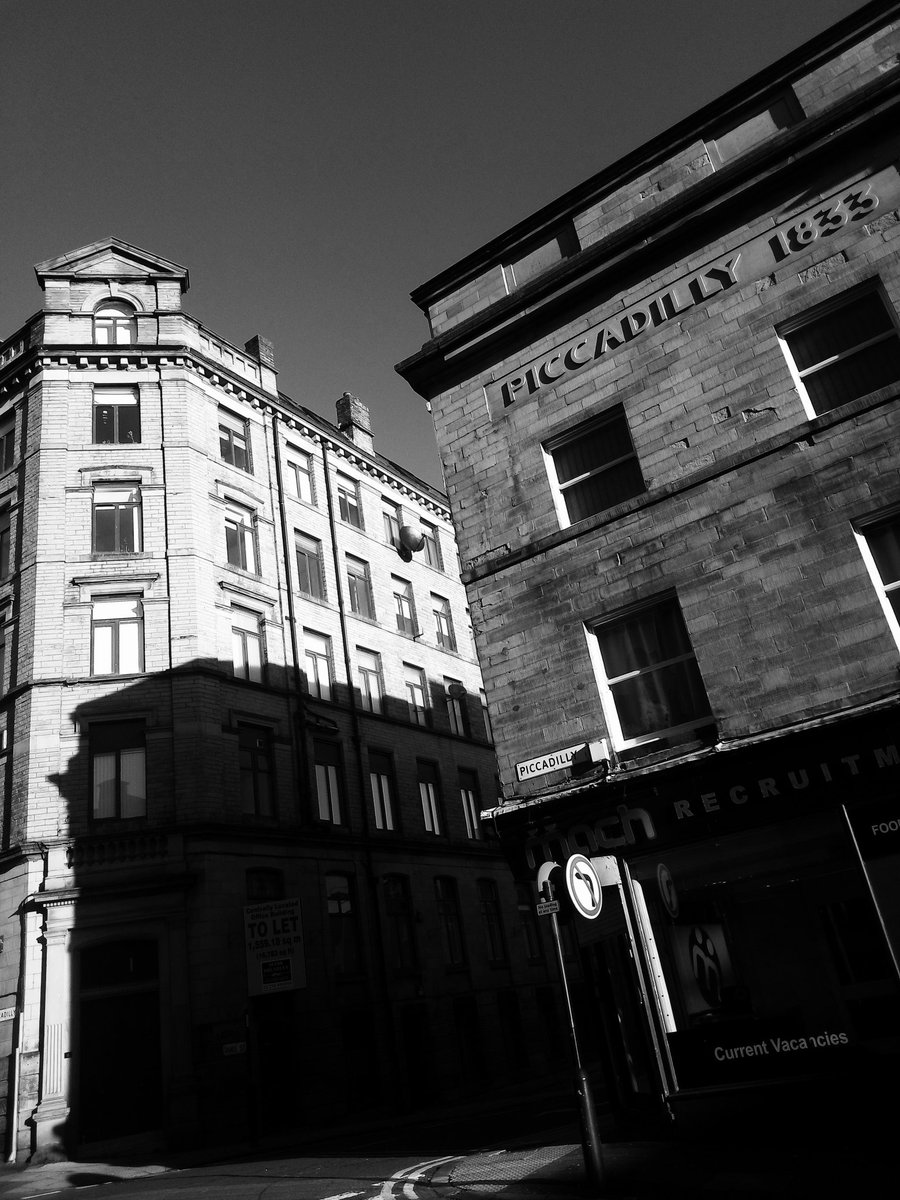 Piccadilly 1833 & looming 'histrionic' shadow on the old Royal Theatre site, Duke St #bradford #dramatic #dramaofbradford #alsjukebar #underground #travels #royaltheatre #oldwoodenbox  #tourism #bradfordtour #visitbradford #topoftown #noir #history #piccadillyultras #histrionics