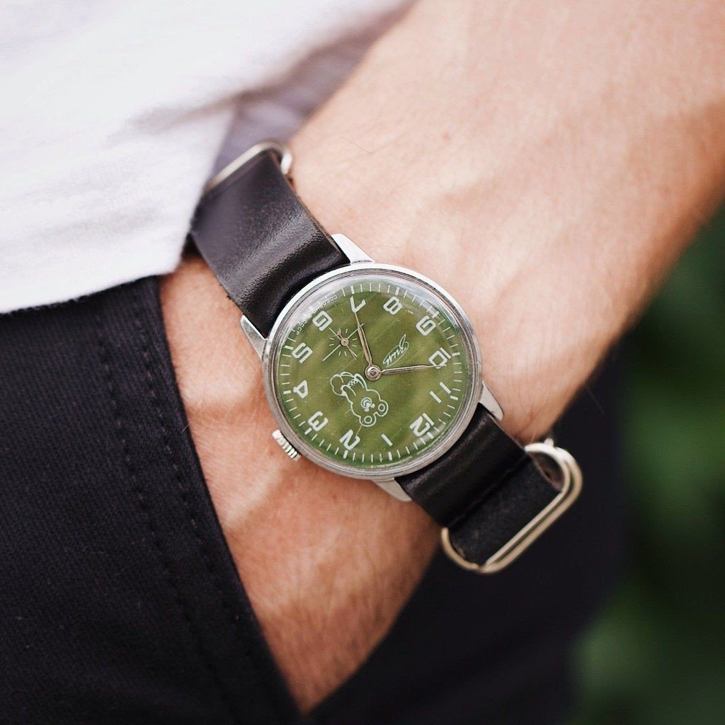 AdvantaW's tweet image. ✈️ Бесплатная доставка по всему миру
🏤 Срок доставки 2-8 дня
💳 Оплата Visa, Mastercard и пррчее
--------
⁉️ Всё вопросы в личку
--------
whkoper.ru
--------
С 2005 года занимается реставрацией и полным восстановлением винтажных наручных часов