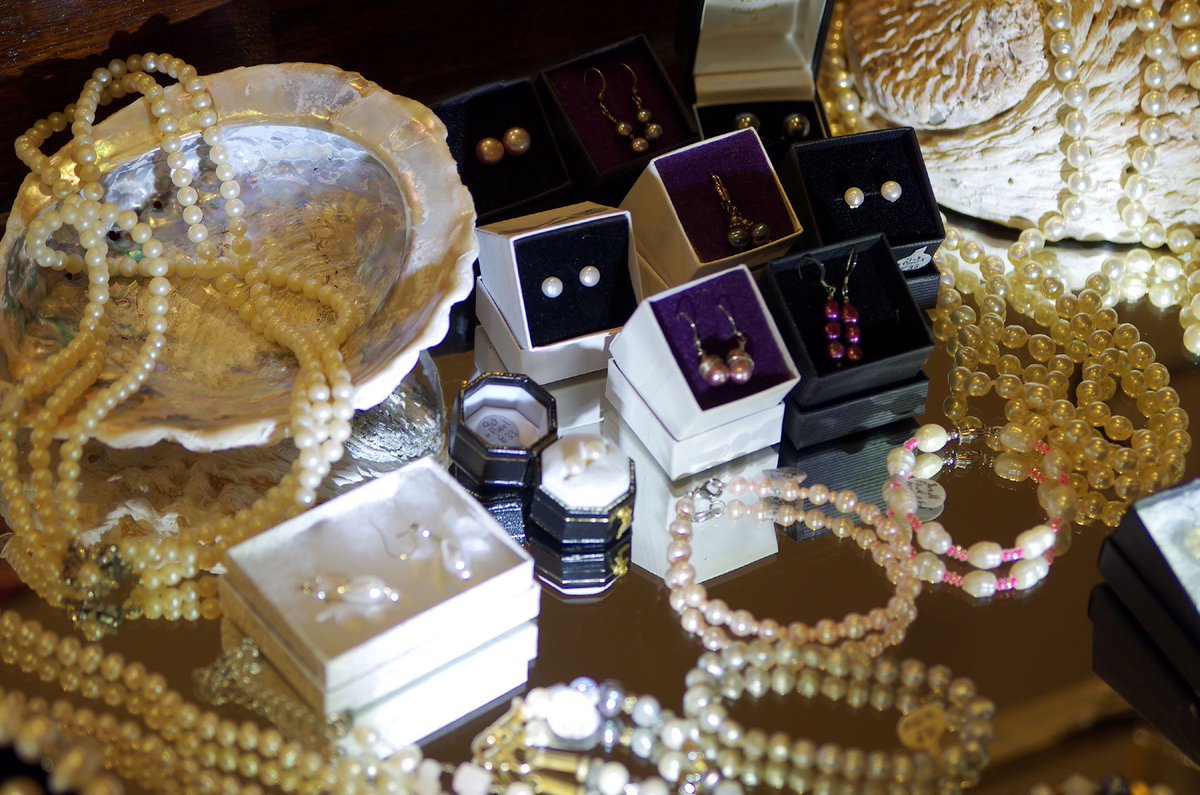 Sorry to say but Brenda Haller won't be able to join us <a href="/Holt_Antiques/">Antiques @ The Holt</a> this weekend – flight delays have hampered her travels. Thankfully, we have two other excellent jewellery dealers to fill the void!