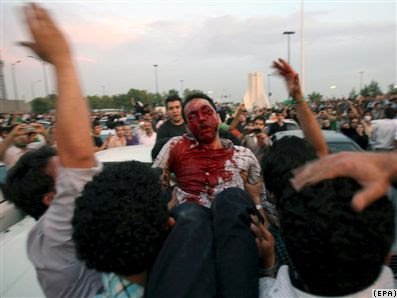 deafowl's tweet photo. My country is lonely, thousands of young people have been shot in the streets of Iranian cities.
Please be the voices of these people to the world as long as you can.
#iranprotest
#Internet4Iranِ https://t.co/rsmLCgdFz5