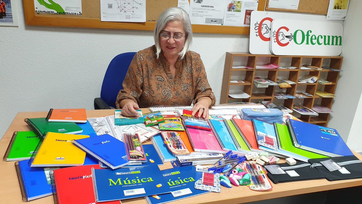 Hoy tenemos el día cargado de buenas noticias...ya tenemos los materiales de la Recogida Solidaria de Material Escolar para la Asociación ALFA ALMANJAYAR .

¡¡¡Gracias a todas las personas y Asociaciones de personas mayores  por su colaboración!!!

Seguimos....sumando solidaridad