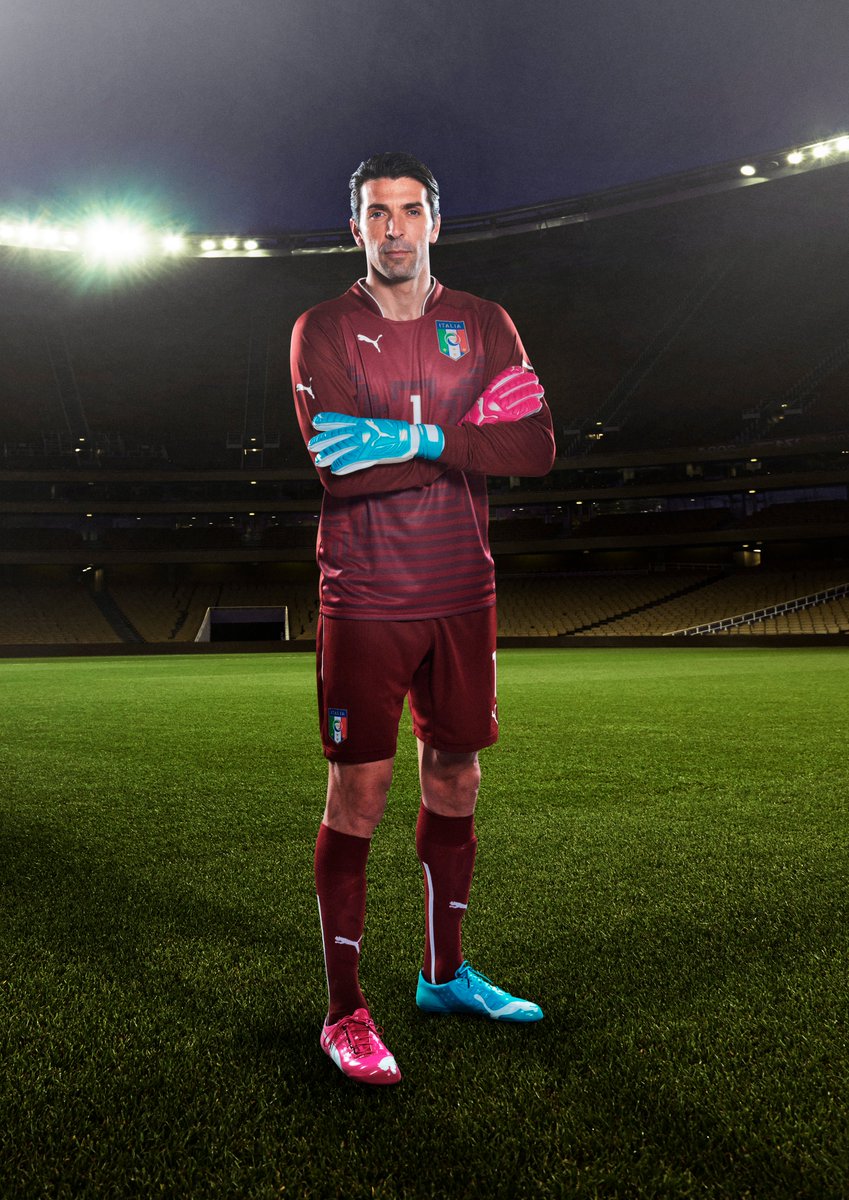 TrollFootball's tweet photo. Girls: Oh no, my dress doesn't match my shoes.

Boys: https://t.co/K8jzKCgfAN