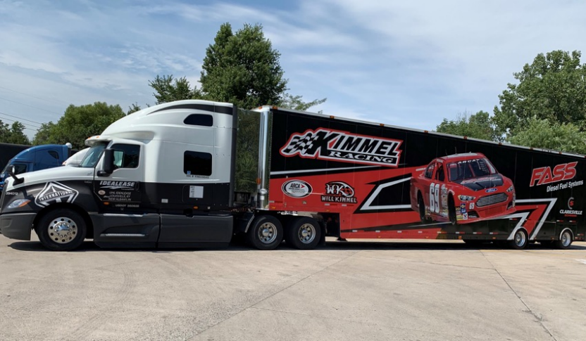 WallaceIntTrks's tweet photo. An LT625 Sleeper Truck w/A26 Engine and Ultrashift 10-speed transmission hauled the Kimmel Race car recently for the ARCA Race Circuit. Shout out to the driver Chris Mann!
📷: Anita Massey 

#Trivista #UhlTruckSales #Idealease #LTSeries #A26Engine #SpotOurStuff #ItsUptime https://t.co/kpTZwtBNpX