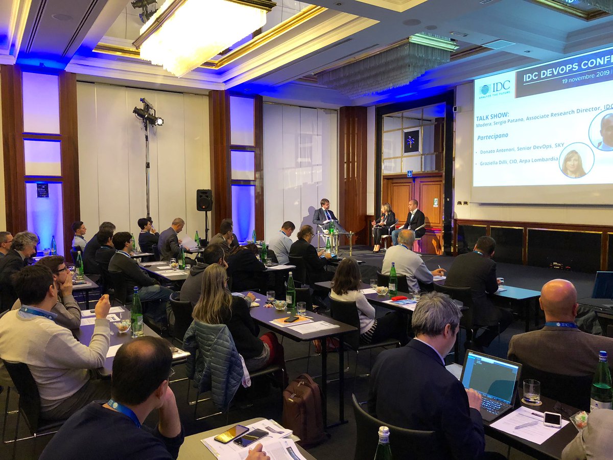 IDCItaly's tweet photo. Dalla sperimentazione alla pratica aziendale: talk show #IDCDevOps19
@PatanoSergio di IDC intervista Graziella Dilli, #CIO di @arpalombardia, e Donato Antenori, senior #DevOps di SKY
“Fare le cose di sempre in modo differente: più veloce, più efficiente, più economico” https://t.co/6sIRTUz149