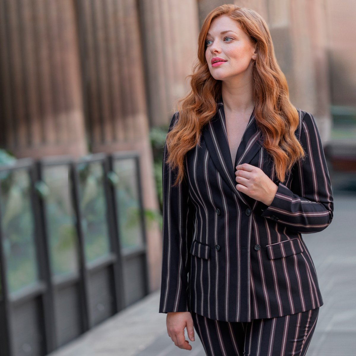Sumissura on X: Find the perfect fitting business women suit online:    / X