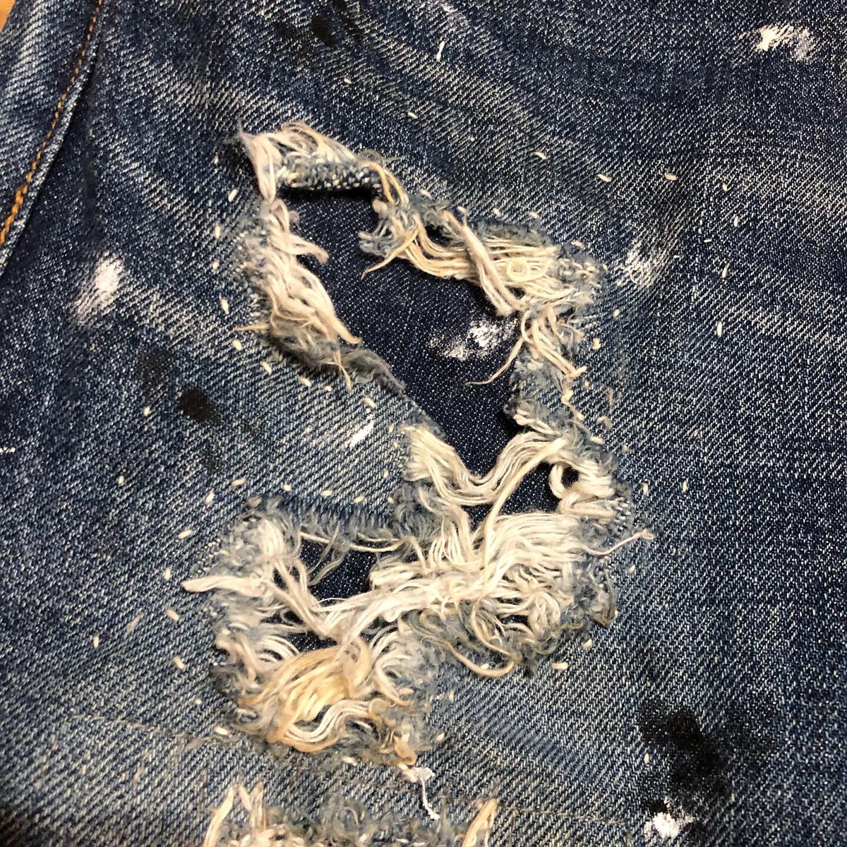 HEADGOONIE's tweet photo. 千葉県Hさまオーダー品
インク汚れ多め完成^_^
特に右上透け部分のリペアがいい感じで出来たー^_^
https://t.co/wA8IcwUAkF
#damagedenim #headgoonie #headgoonie2019aw #sashiko #handwork https://t.co/d6GVoTSYVs