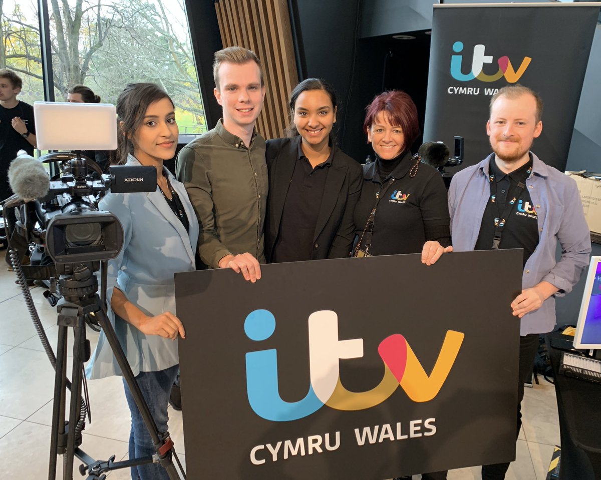 tahmeenaalam's tweet photo. Great to see the creative industry come together for @CareersWales event today to inspire the new generation (tried to) Thanks for having us! #CWCreative19  #RWCMD https://t.co/Z3rTKLkRtI