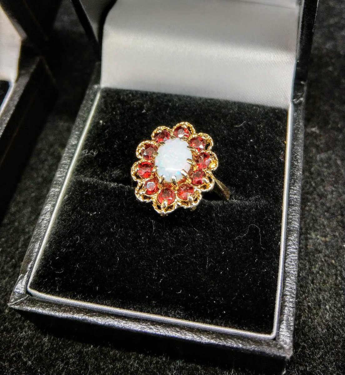 9ct opal garnet ring.