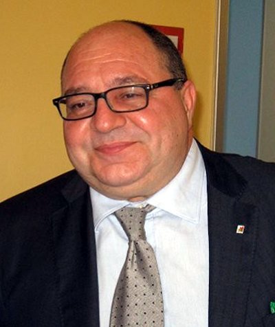 Questo è Claudio Corradino, leghista, sindaco di #Biella.
Ha negato la cittadinanza onoraria nella sua città alla senatrice Liliana Segre e, al suo posto, l'ha conferita ad Ezio Greggio.

A voi i commenti...
#salviniscappa
