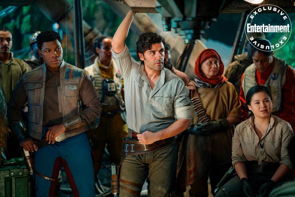 infornication's tweet photo. Tenemos nuevas fotos de @starwars a un mes de su estreno. https://t.co/VegIla6R14