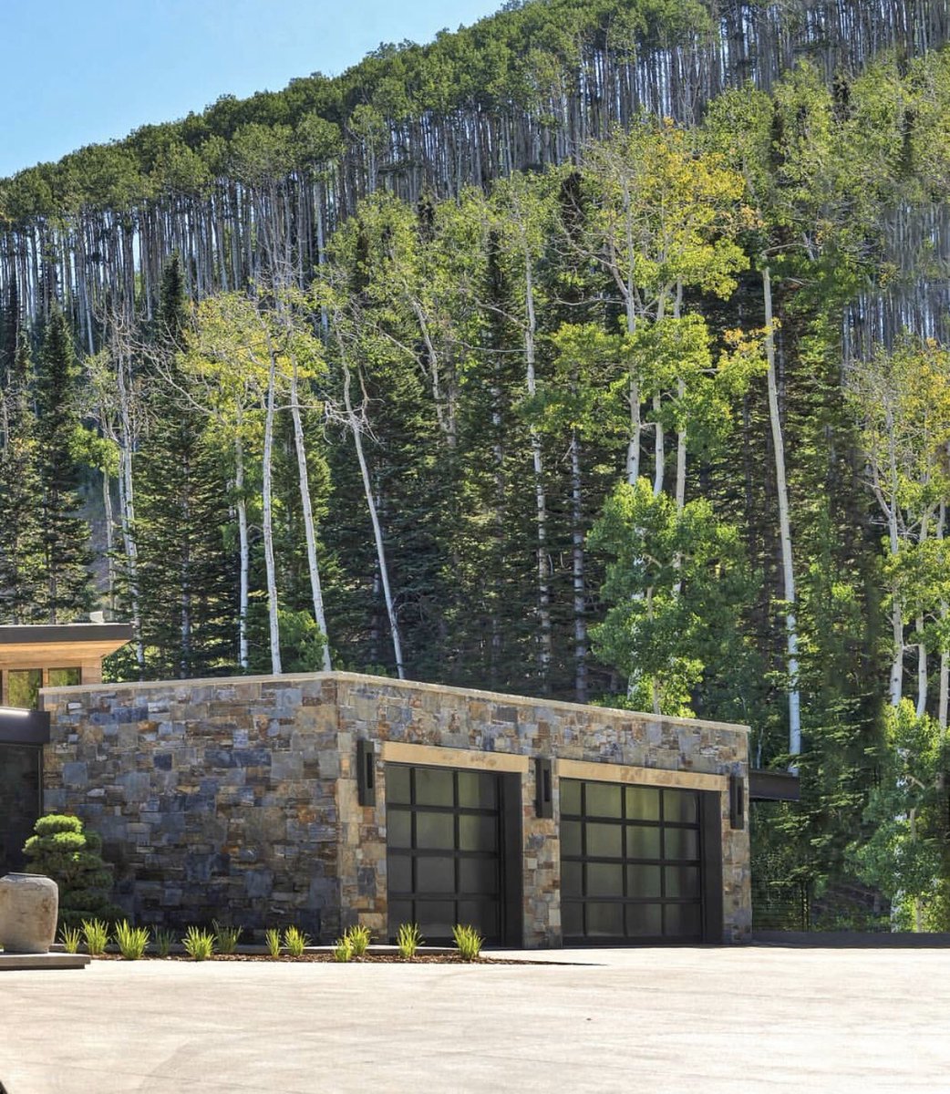 taraparas's tweet photo. We love this beautiful entry to this Park City home! 💕 Talk about grand entrance! The wood detail makes this home stand out and gives it a personality of its own! 
__
Fantastic work by local companies @upwalldesign, @thecolonywpc and @mcginnishomes 👏🏼 https://t.co/wzPQMHZ7Zk