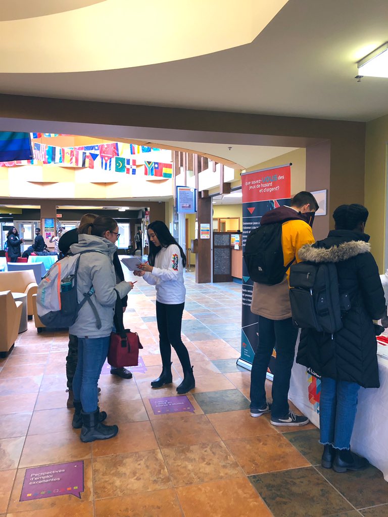 knowthescore2's tweet photo. C’est midi @campus_moncton, et nous avons de délicieux bonbons Jelly Belly pour vous!  Rendez-nous visite et répondez à notre quizz au kiosque mj2.  Rendez-vous avant 14h! #kts2 #udemoncton https://t.co/kFwEJ8htvS