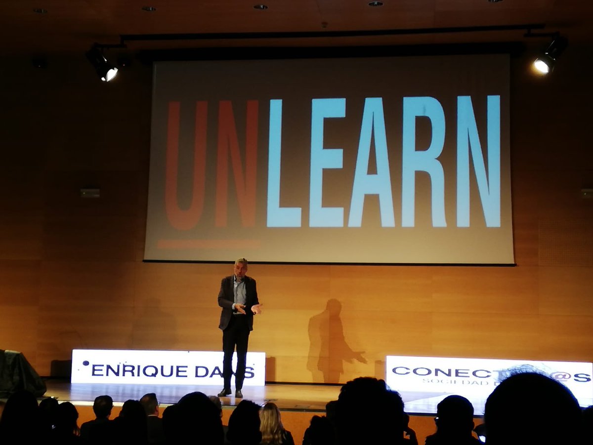 PresentaCarpe's tweet photo. Desde xq los niños aprenden tan rápido las nuevas tecnologías (no tienen q desaprender) al origen de Google y en q consiste el #SEO. ¿Se puede explicar mejor? 🔝@edans #lvconecta2 #lvconectados https://t.co/5gRoX4lfy8
