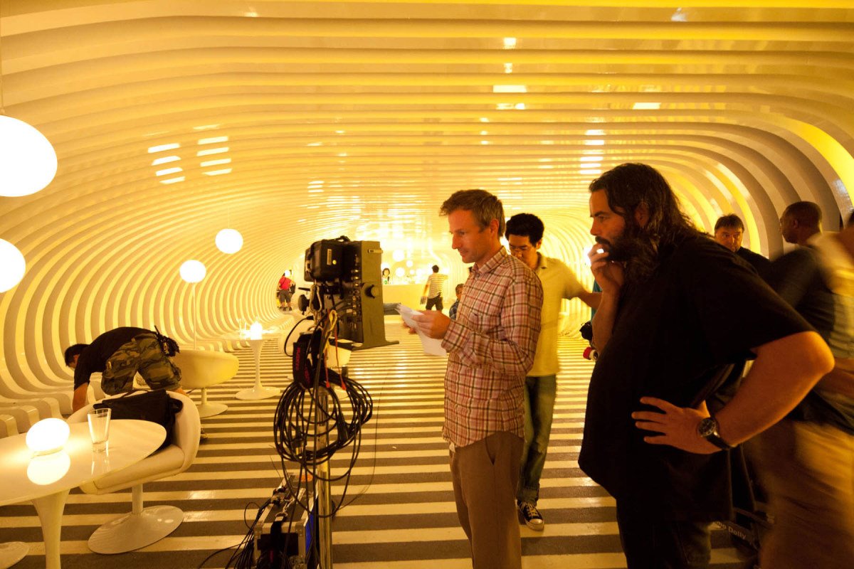 #HoyteVanHoytema on #Her:"Spike's script was a very verbal one, but it had little pointers in it. We agreed there was a lot of poetry between the lines. Spike didn't want anything dystopian, and he wanted a future that felt a little more tactile than it does in most films. 1/3
