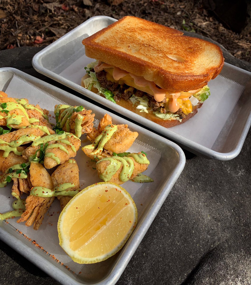 StationsideATL's tweet photo. Today’s specials: NY Chopped Cheese-Toasted sourdough with chopped adobo beef, grilled onions, American cheese, Gouda cheese, heirloom tomato, cabbage and mayoketchup • Fried Artichoke-Crispy artichokes with basil aioli &amp; lemon🤤 https://t.co/sn1e4EkJ7g