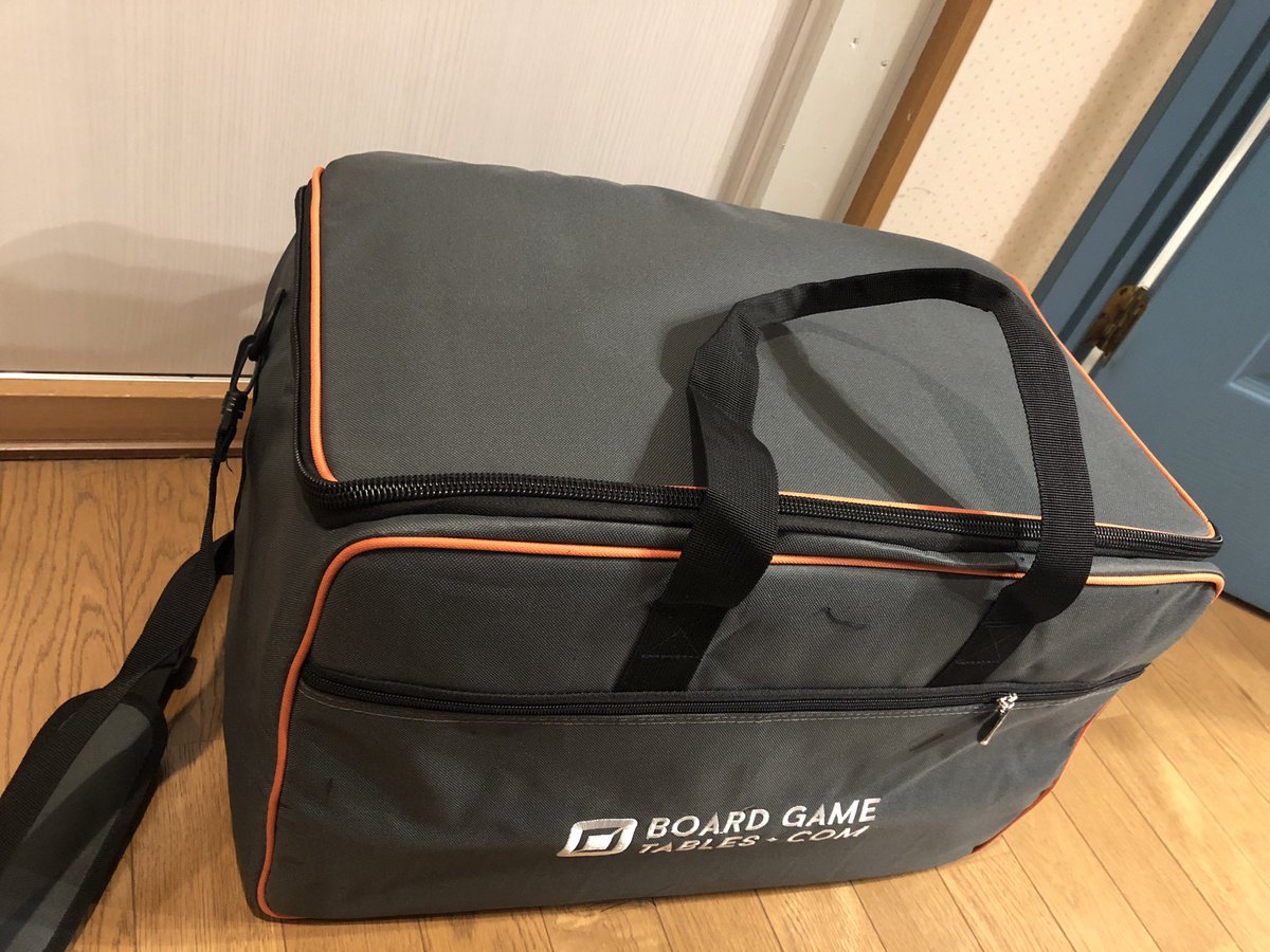 BillySpiel's tweet photo. ボドゲ用バッグが到着！大箱なら6個は運べる！
今回のは3wayなので、
手提げ(きつい)
ショルダー(きつい)
バックパック(きつい)
と持ち運びもラクラクに！？ https://t.co/mlsfviiGUa