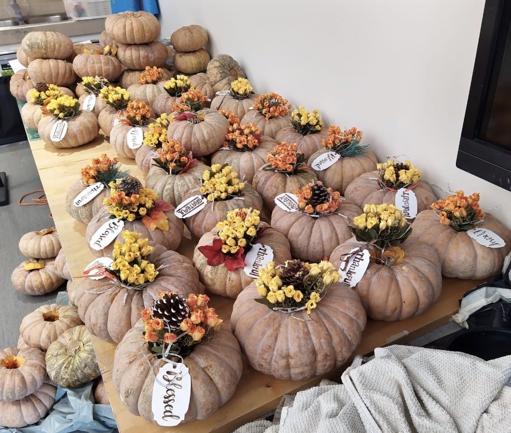 gems_daa's tweet photo. How lovely are these pumpkin centerpieces!? They match perfectly to hearts of our awesome High School students as they prep for Thanksgiving Lunch for support staff. #studentgovt #gemsjewelsofkindnessandrespect #daacultureofkindness #thanksgiving @UAEMoralEdu https://t.co/5ciH5O4fpX