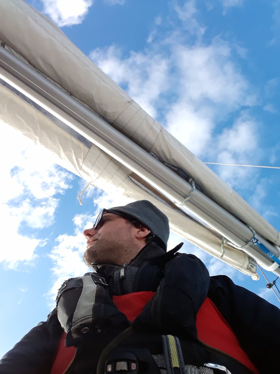 SimonSailing's tweet photo. #Southampton - #Breskens. Na noodzakelijke stop in #Dover kunnen we weer verder. #dehler #wintersport #sailing #delivery #koud #wintersport #ijsophetdek #voordebrexitweg https://t.co/LNxloY2SpE