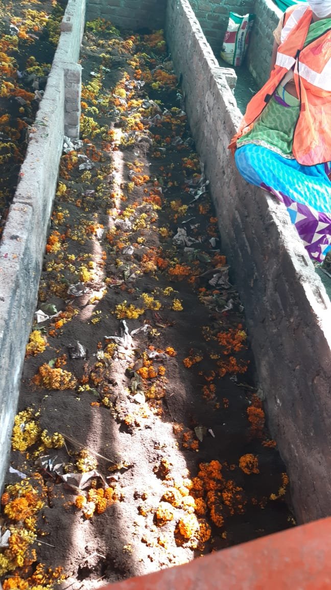 KhandwaN's tweet image. &apos;Ab Khandwa k Ghar Ghar Composting&apos;

We are educating khandwa about composting using daily waste.

 #CompostingAtHome #GoGreen #AwareKhandwa #SwachhKhandwa #BanayeKhandwaNo1 #MyCleanIndia #SwachhBharat  #SwachhSurvekshan2020

@PMOIndia @KhandwaN @SwachhBharatGov @SwachSurvekshan