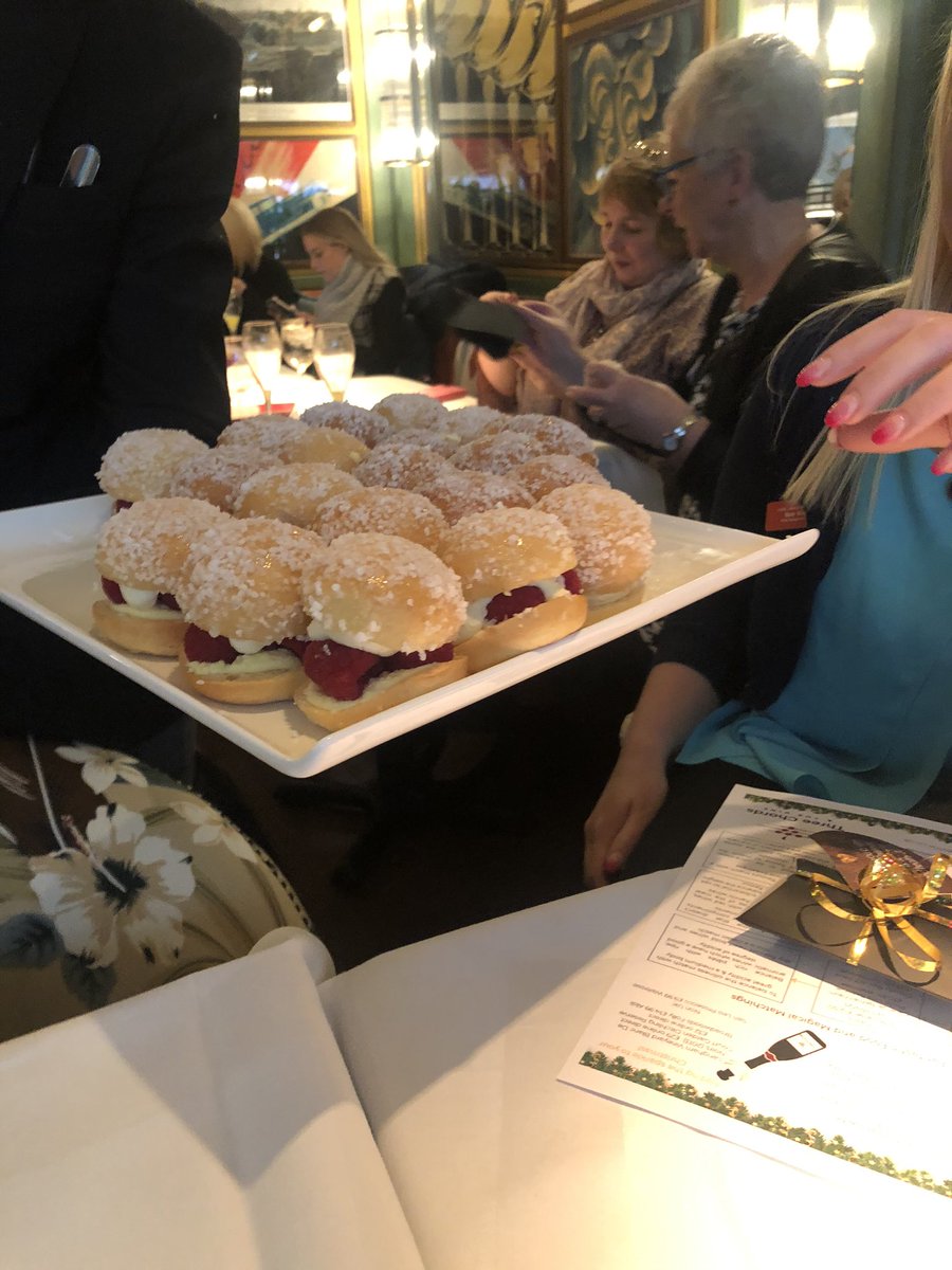 mariaflello's tweet photo. Had a lovely morning meeting new people this morning and was also very lucky to be a raffle winner! #LoveBiz #Ivy https://t.co/wVnFJSciBa