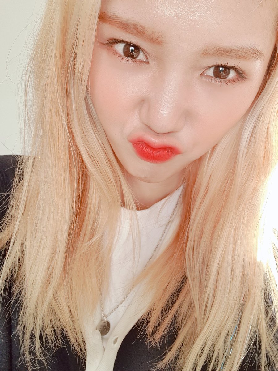 WM_OHMYGIRL's tweet photo. #밈 #달밤에폭풍사진 #받아랏 #에라이
크리들 받아랏 https://t.co/KoWeijOQot