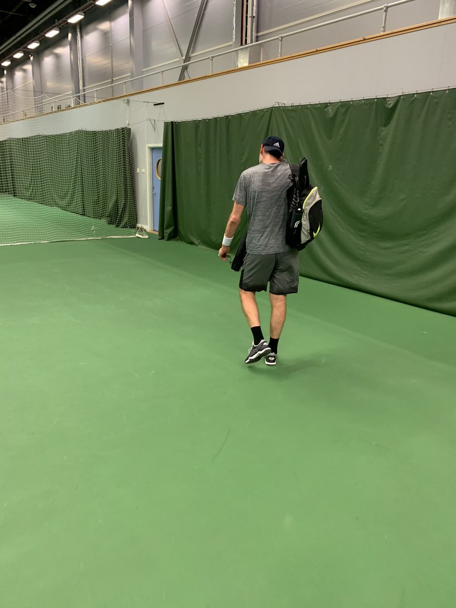 Extra extra Novak Popovic på fall, här har vi bilder från gårdagens kvällsmatch 💪🏻🎾  <a href="/poppe3K/">Peter Popovic</a> <a href="/SVTDusan/">Dusan Umicevic</a>