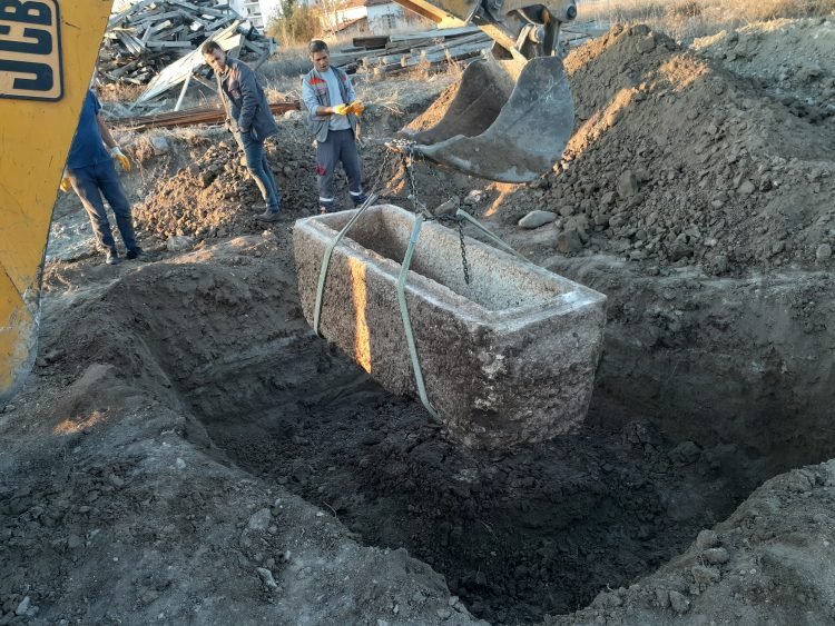 Çorum’daki Yol Çalışmalarında 2000 Yıllık Lahit Bulundu ensonhaber.com/corumda-2-bin-… #DahaFazlaArkeoloji