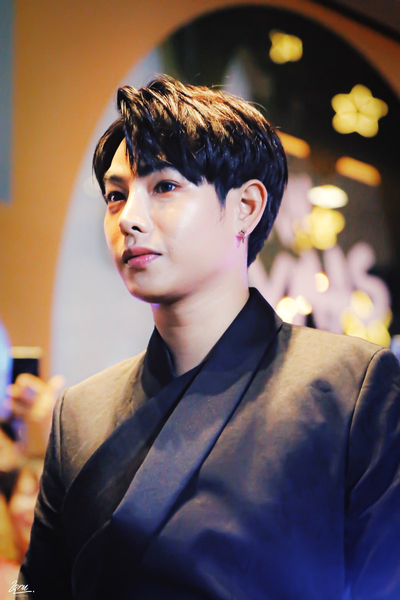 Lorm_Tai_Peak's tweet photo. คนหล่อ 360 องศาที่แท้ 🧡

 #GQMOTY2019xที่รัก
#GQMOTY2019 
#เป๊กผลิตโชค 
#PeckPalitchoke
#TheMomentsOfLorm_Tai_Peak
#Palitgallery https://t.co/YFGoXYGPpC