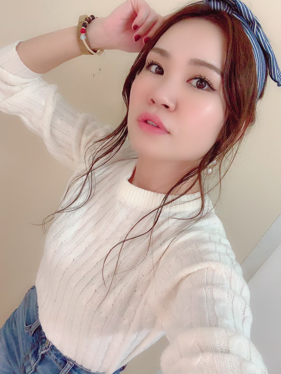 CHRIS_ryukyu's tweet image. 今月末に控えている東京Live🗼
実はドキドキしている。。

しかし観に来てくださる皆さんと一緒に楽しい時間をつくりたい☺️💗

ぜひとも遊びに来てね〜🌺

NEWグッズも楽しみにしていてくれると嬉しいなぁ💘(ポロシャツ&amp;amp;タオル)

#リュウキュウノツカイ