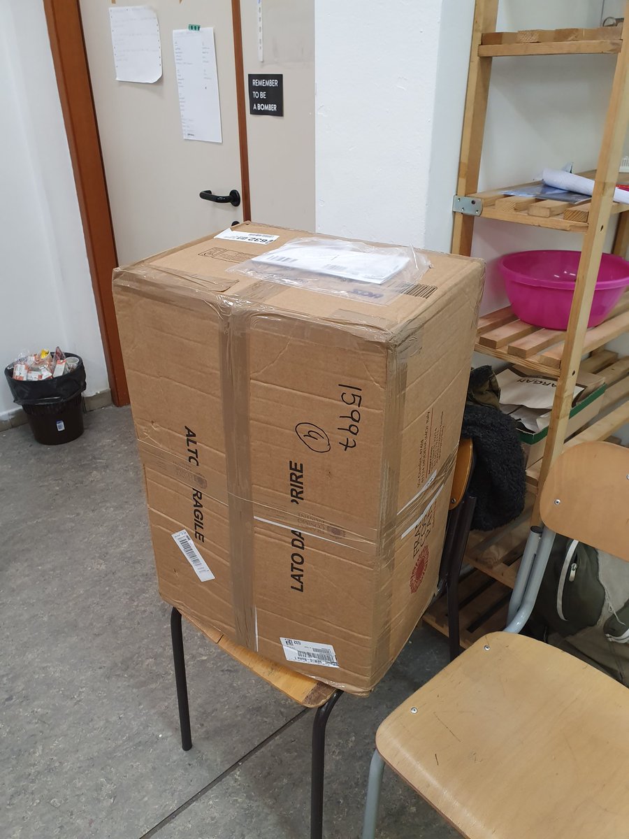 __Sailor_Mars_'s tweet photo. Continuano le donazioni per la mia classe!!! ....e i loro sorrisi si accendono! (15kg di materiali di cancelleria!)❤❤❤❤
#teacher #TEACHers #imparero a guardare i loro occhi ❤❤? #19novembre #19nove19 #19Nov 
Chi volesse aiutarci, mi scriva in pvt!! #InternationalMensDay https://t.co/sDD2AsXhi2