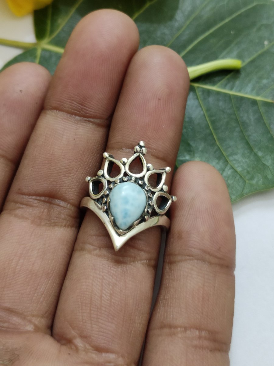 gemstonejewelr3's tweet photo. #Larimar 💙Ring 💍
925 Sterling #silver Ring💍
#amazing Offer 😮
A 💞beautiful ring💍 like a crown👑
👉https://t.co/cALrTeOR58
#dominicanlarimarring #larimarring #crownring #silverjewelry #925silverjewelry #handcraftedring #amazingring #exclusivering #caribbeanring #bohoring https://t.co/JeQuqyzeyK